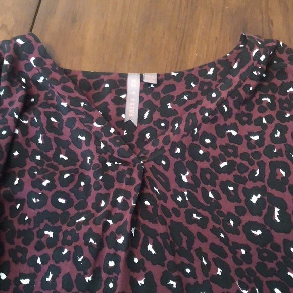 Deep maroon animal print tunic. Size XL - Picture 4 of 5